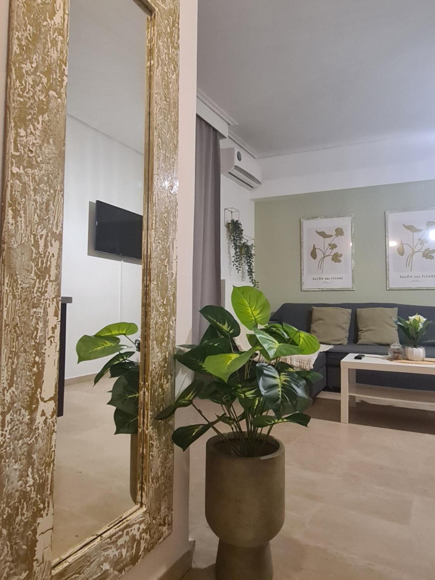 Apartment In The Heart Of The City 3A Larissa Luaran gambar